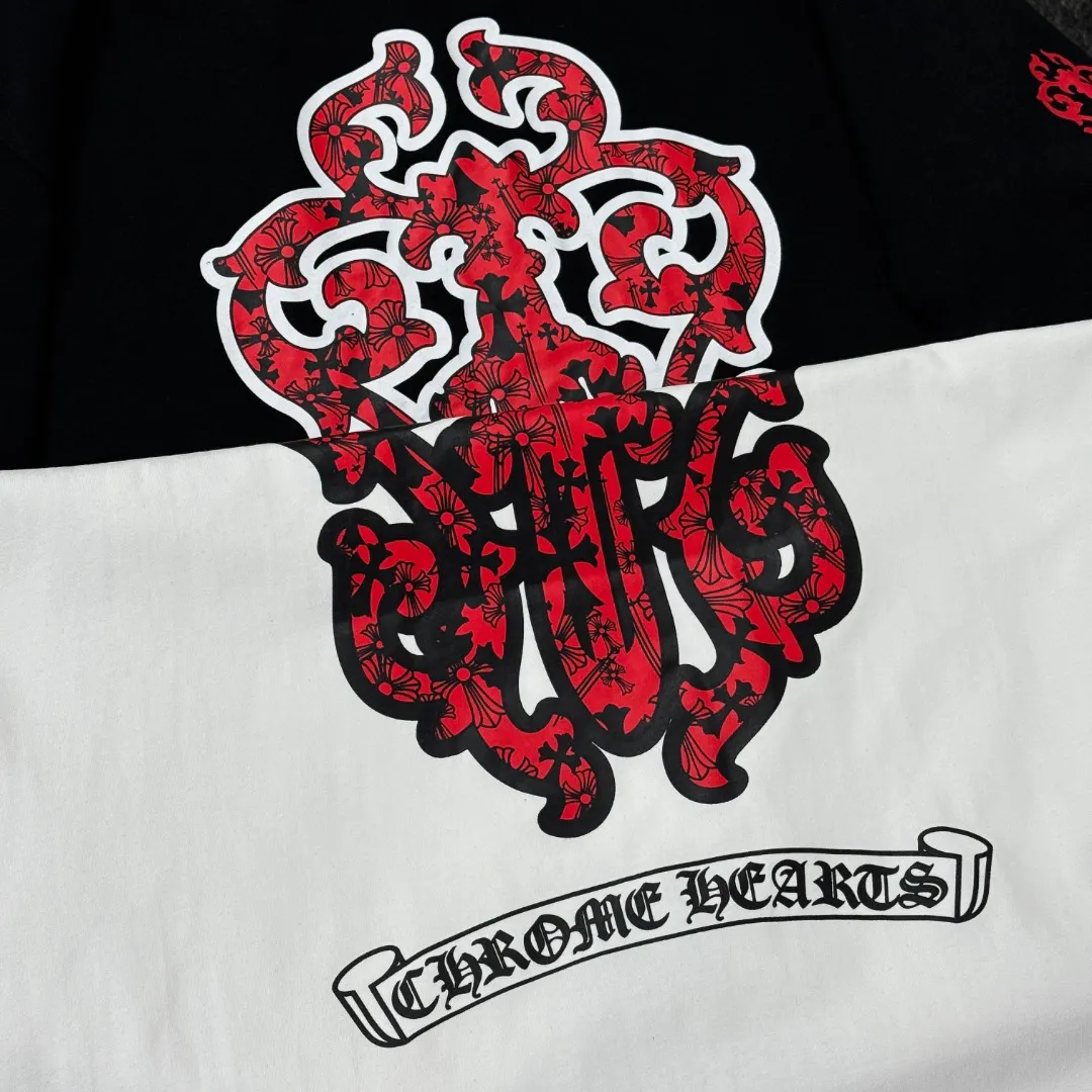 P170 Chrome Hearts 25 high-end versions. The fabric is made of 300 grams of high-density pure cotton. It does not deform or shrink. It has three labels. It is the same style for men and women. Technology: suede foaming + digital printing. Color: white, black. SIZE: S-XL.